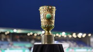 Eine Nahaufnahme des DFB-Pokals