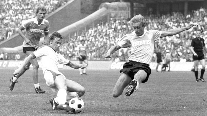  Fortuna Düsseldorfs Thomas Allofs beim DFB-Pokalsieg im Finale gegen Hertha BSC Berlin im Juni1979 in Hannover.