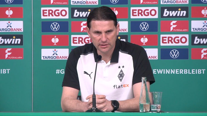 Gerardo Seoane, Trainer von Borussia Mönchengladbach, auf der Pressekonferenz vor dem Pokal-Spiel gegen den 1. FC Saarbrücken