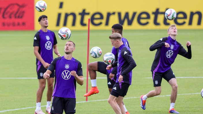 Die deutsche Nationalmannschaft beim öffentlichen Training in Düsseldorf