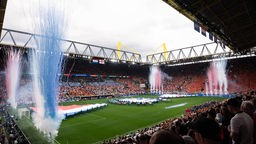 Das Fußball-Stadion in Dortmund beim EURO-Halbfinale zwischen England und den Niederlanden.