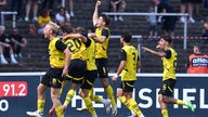 Dortmunder Torjubel nach dem Treffer zum 1:0 durch Michael Eberwein