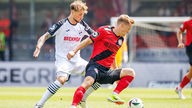 Wiesbadens Fabian Greilinger dreht sich um Yari Otto vom SC Verl
