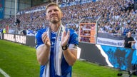 Fabian Klos bei seiner Verabschiedung von Arminia Bielefeld im Mai 2024.