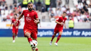 Ramien Safi von Rot-Weiss Essen am Ball.