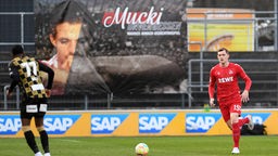  Luca Kilian (rechts) vom 1. FC Köln beim Gedächtnisspiel für den verstorbenen FC-Profi Maurice Banach.