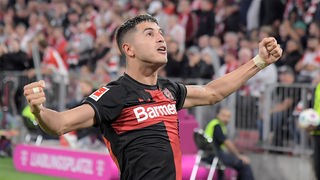 Exequiel Palacios von Bayer Leverkusen bejubelt seinen Ausgleichstreffer im Spiel bei Bayern München