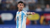 Bayer Leverkusens Exequiel Palacios trägt das Nationaltrikot von Argentinien