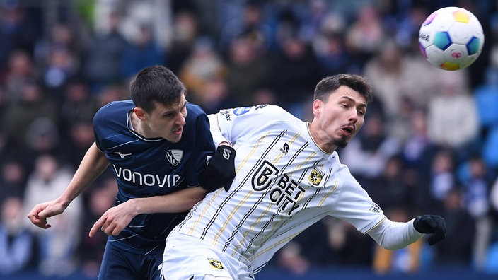 Keven Schlotterbeck (VfL Bochum) trifft zum 1:0 gegen Vitesse Arnheim