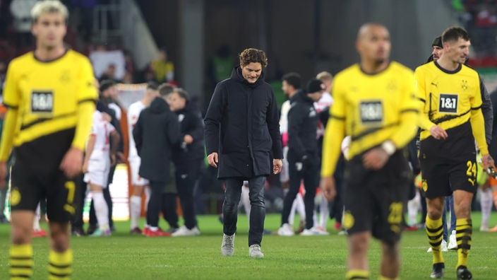 Borussia Dortmunds Trainer Edin Terzic nach dem Spiel in Augsburg