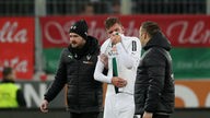 Gladbachs Christoph Kramer wird im Spiel gegen Augsburg mit einer Gehirnerschütterung ausgewechselt