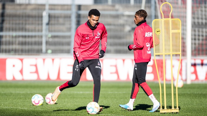 Justin Diehl und Damion Downs vom 1. FC Köln während des Trainings