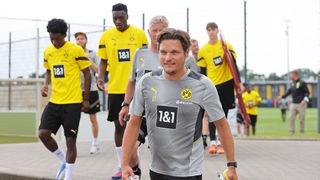 Borussia Dortmunds Trainer Edin Terzic beim Trainingsauftakt