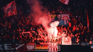 Kölner Fans zünden Bengalos in Nizza