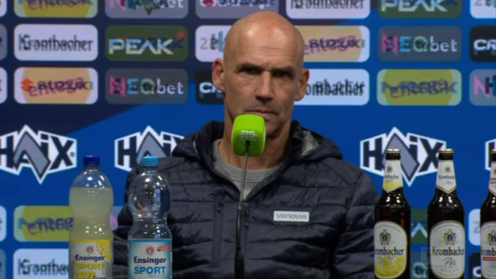 Bochums Trainer Thomas Letsch spricht in der Pressekonferenz nach der Partie gegen Darmstadt.