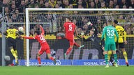 Dortmunds Anthony Modeste trifft gegen den FC Bayern zum 2:2.