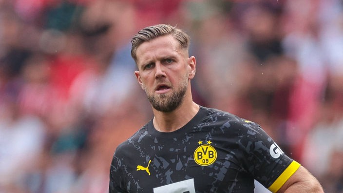 Niclas Füllkrug von Borussia Dortmund mit ernstem Blick