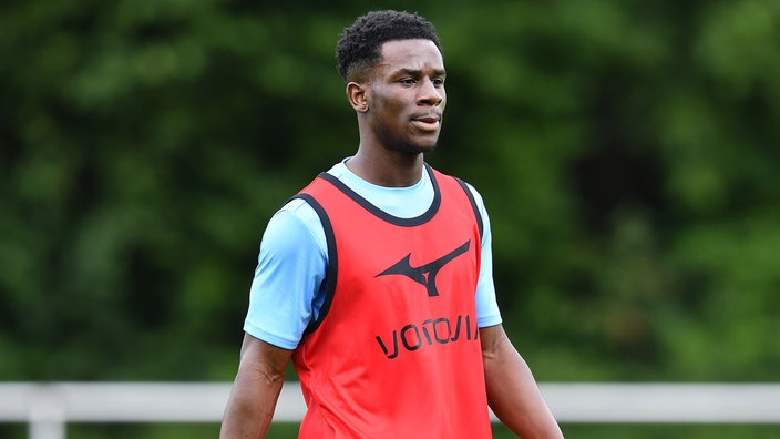 Jordi Osei-Tutu während eines Trainings des VfL Bochum.