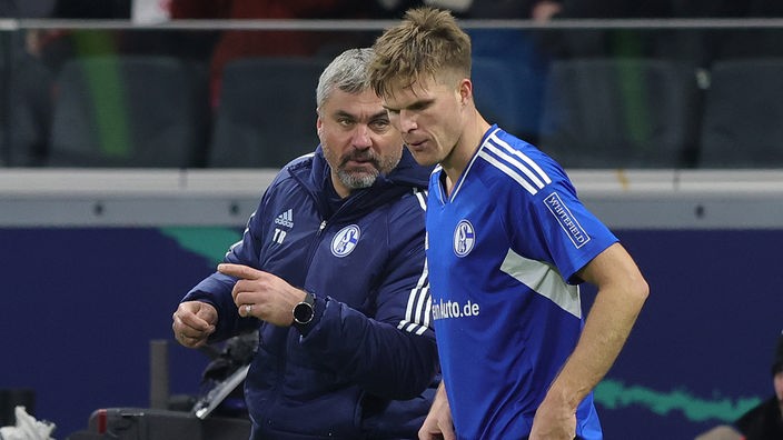 Schalkes Trainer Thomas Reis (links) mit Angreifer Marius Bülter.