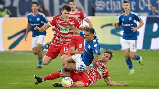 Schalkes Rodrigo Zalazar erlitt im Spiel gegen den FC Augsburg einen Mittelfußbruch.