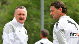 Sportchef Roland Virkus (l.) und Trainer Gerardo Seoane von Borussia Mönchengladbach.