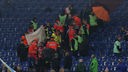 Ein Schalke-Fan musste während des Spiels auf der Tribüne reanimiert werden