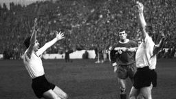 Emmerich und Held jubeln im Europapokal-Endspiel 1966.