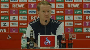 Timo Schultz, Trainer des 1. FC Köln, während einer Pressekonferenz