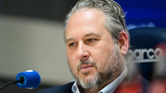 Ilja Kaenzig, Geschäftsführer des VfL Bochum, blickt konzentriert drein