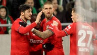 Bayer 04 Leverkusen bejubelt den Treffer von Diaby zum 1:0 gegen Ferencváros.