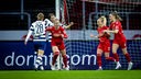 Mandy Islacker vom 1. FC Köln jubelt über ihren zweiten Treffer gegen Duisburg