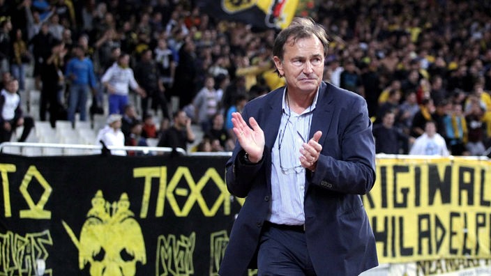 Ewald Lienen als Trainer bei AEK Athen