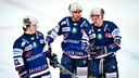 Manuel Alberg (v.l.), Brandon Gormley und John Broda von den Iserlohn Roosters 