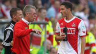 Bundesliga 2014/15: Trainer Peter Stöger (1. FC Koeln) im Gespräch mit Jonas Hector