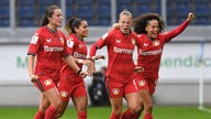 Jubel der Leverkuser Spielerinnen im Spiel gegen Duisburg 