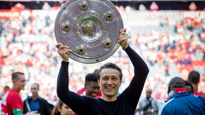 Nico Kovac feiert den Gewinn der deutschen Meisterschaft