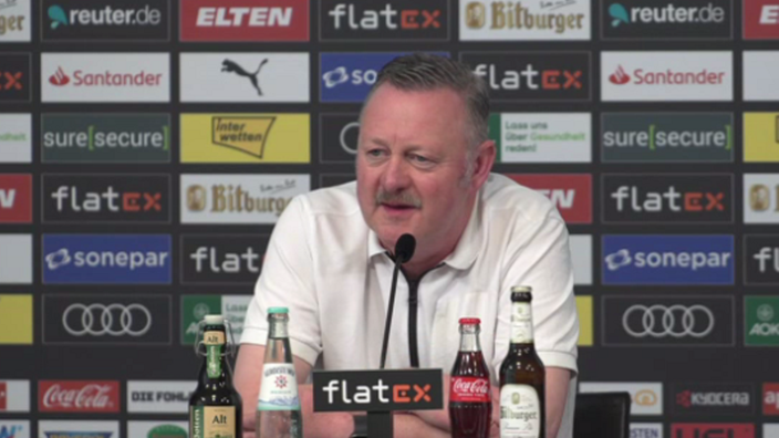 Roland Virkus auf der Pressekonferenz vor dem Spiel gegen Bochum