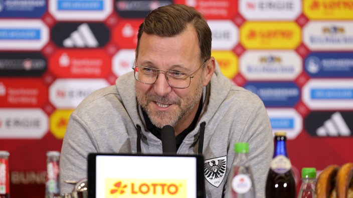 Münsters Trainer Sascha Hildmann bei der Pressekonferenz