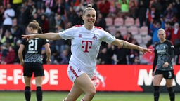 Selina Cerci bejubelt ihren Treffer gegen Freiburg