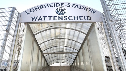 Das Foto zeigt den Spieler-Tunnel im Lohrheide-Stadion der SG Wattenscheid 09. 