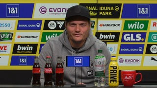 Edin Terzic auf der Pressekonferenz von Borussia Dortmund