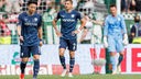 Nach dem Spiel bei Werder Bremen laufen die Bochumer Takuma Asano (l.), Cristian Gamboa (M.) und Manuel Riemann enttäuscht über den Platz