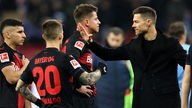 Trainer Xabi Alonso von Bayer 04 Leverkusen im Bundesliga-Spiel gegen den VfL Bochum