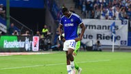 Schalkes Ibrahima Cisse musste den Platz frühzeitig verlassen
