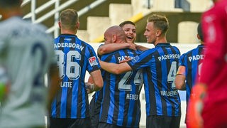 Paderborner feiern ihren Treffer gegen Bochum