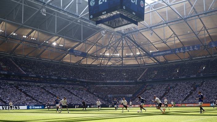 Die Arena in Gelsenkirchen während eines Spiels des FC Schalke 04.