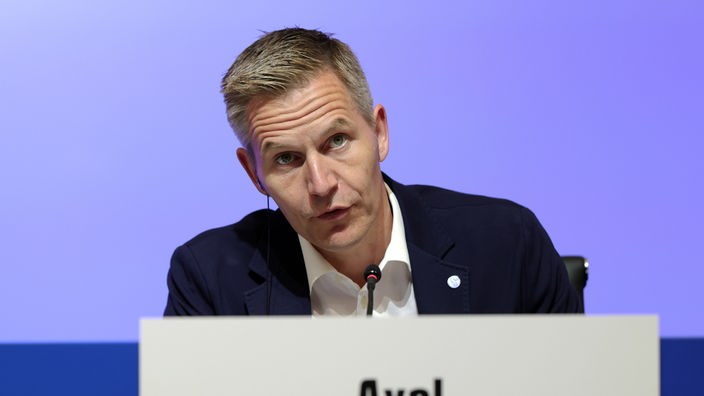 Schalke-Aufsichtsratsvorsitzender Axel Hefer bei der Mitgleiderversammlung