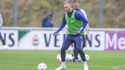 Timo Baumgartl bei seinem ersten Training für den Schalke 04