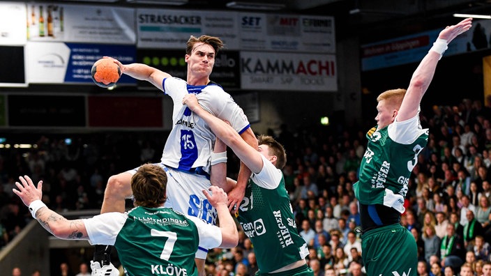 Gummersbach-Spieler Miro Schluroff in Aktion 