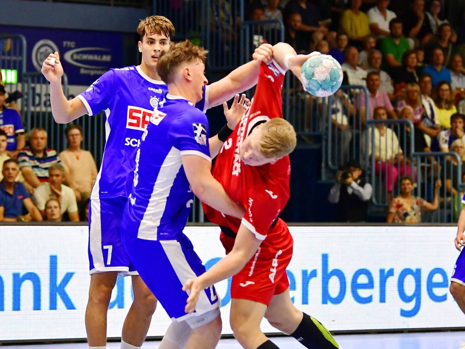 Handball-Bundesliga VfL Gummersbach bezwingt den TBV Lemgo Lippe - Handball - Sport